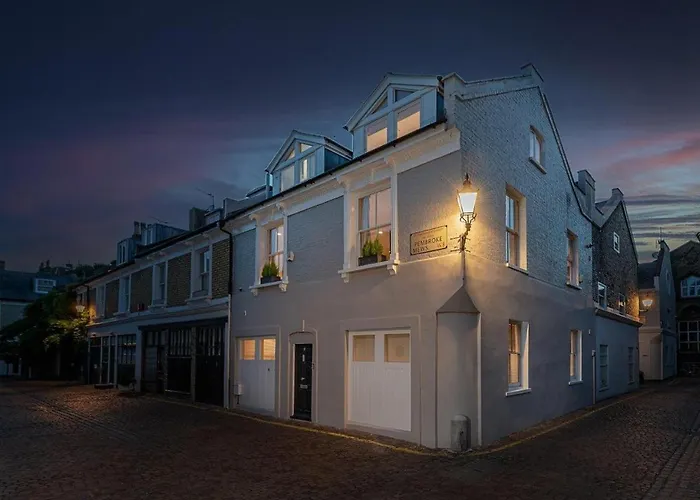 New Stunning 5Bd Mews House