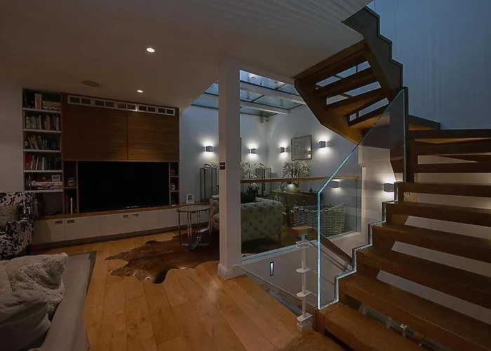 New Stunning 5Bd Mews House